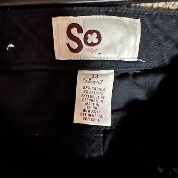 SO Bootcut juniors women’s size 13 Short black stretchy jeans - Picture 3 of 6
